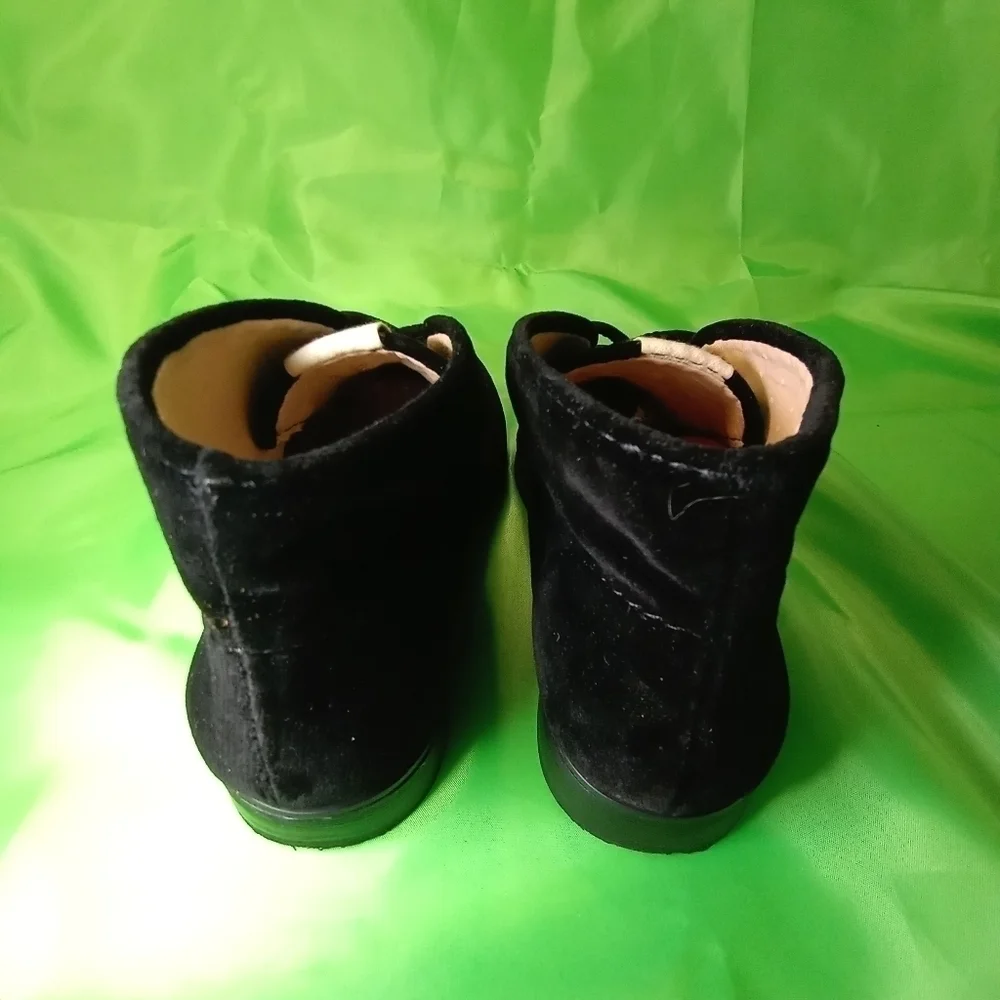 𝅺ELLEN Degeneres Black Velvet Ankle Boots Kids Size 11